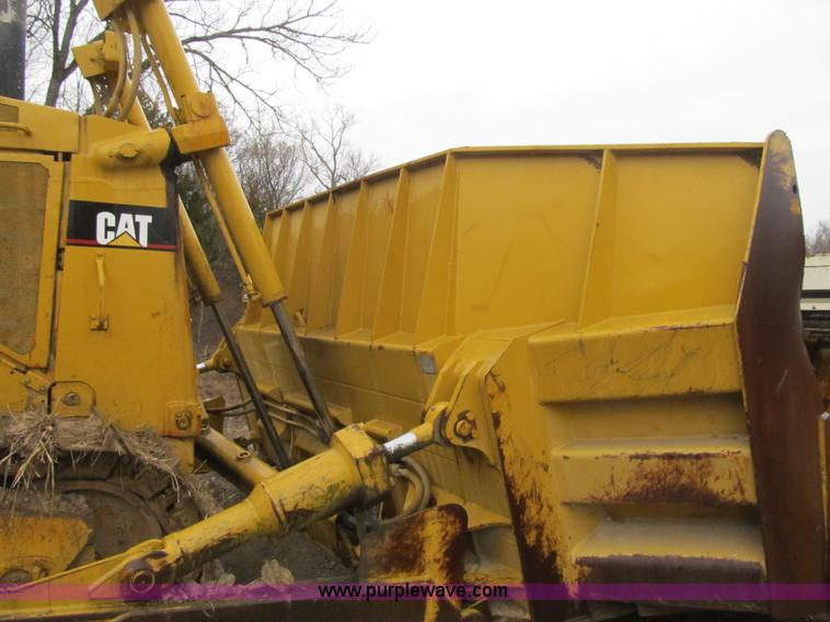 image for item K8833 2000 Caterpillar D9R dozer