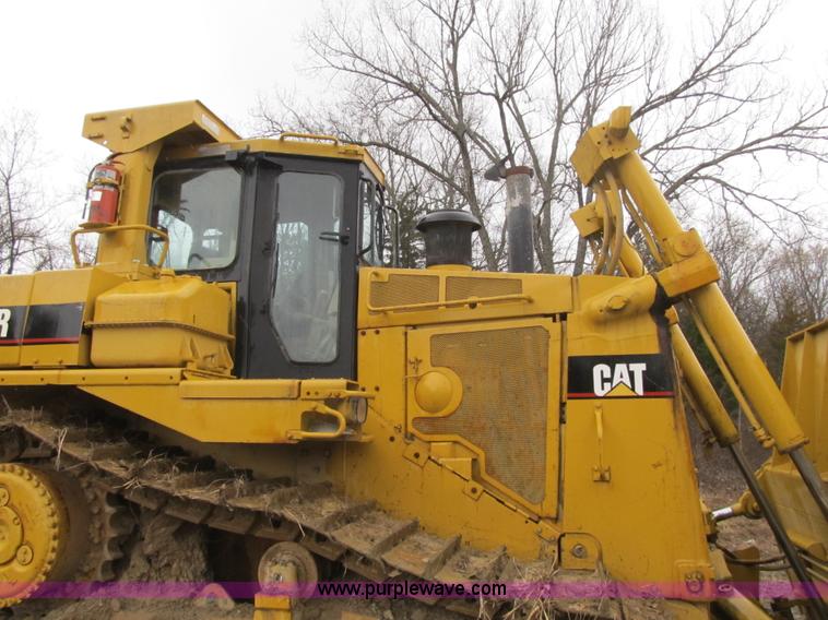 image for item K8833 2000 Caterpillar D9R dozer