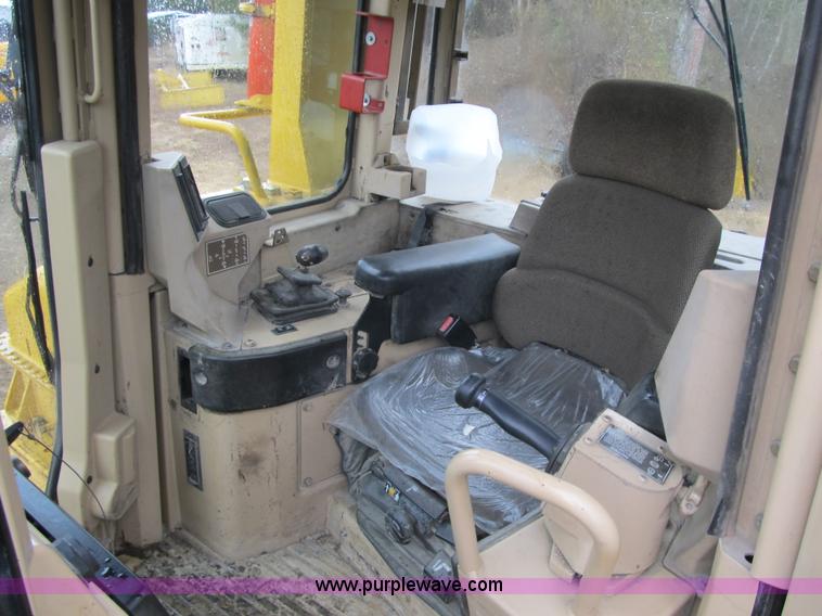 image for item K8833 2000 Caterpillar D9R dozer