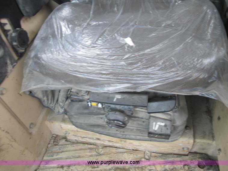 image for item K8833 2000 Caterpillar D9R dozer