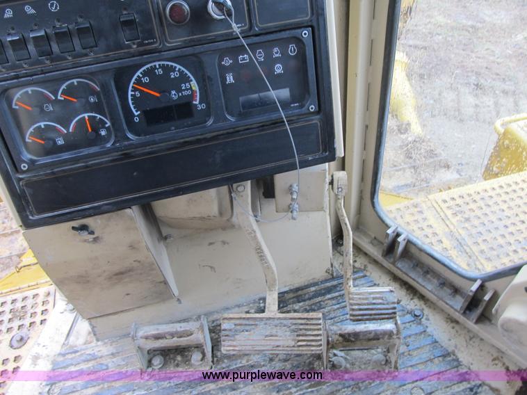 image for item K8833 2000 Caterpillar D9R dozer