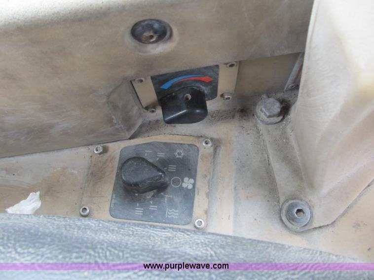 image for item K8833 2000 Caterpillar D9R dozer