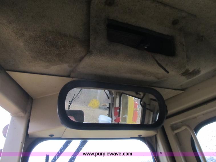 image for item K8833 2000 Caterpillar D9R dozer