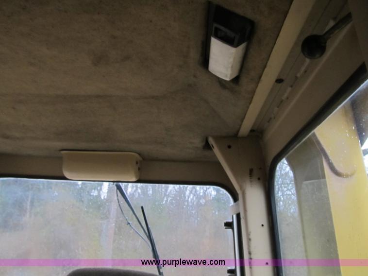 image for item K8833 2000 Caterpillar D9R dozer