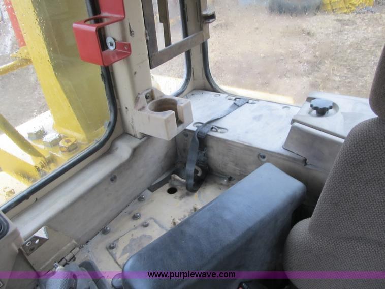 image for item K8833 2000 Caterpillar D9R dozer