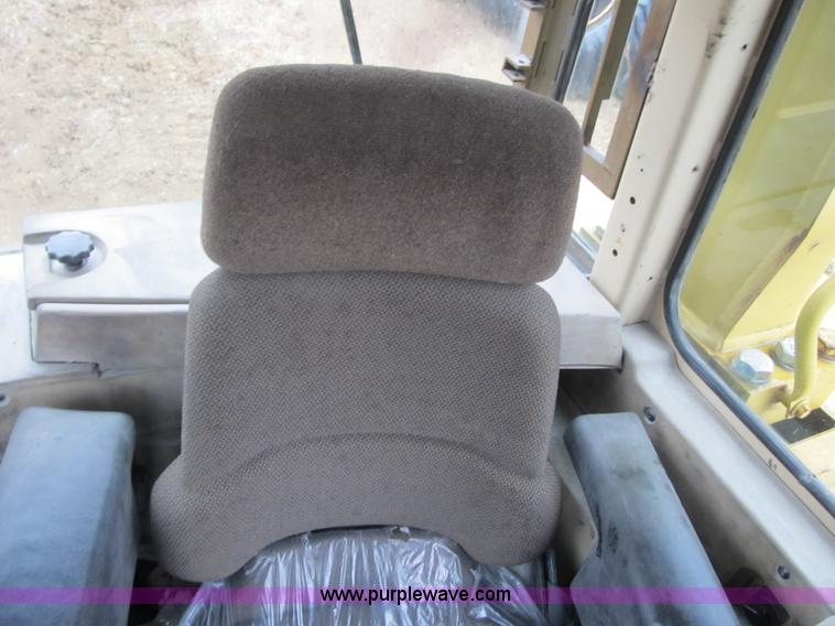 image for item K8833 2000 Caterpillar D9R dozer