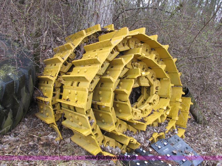 image for item K8833 2000 Caterpillar D9R dozer