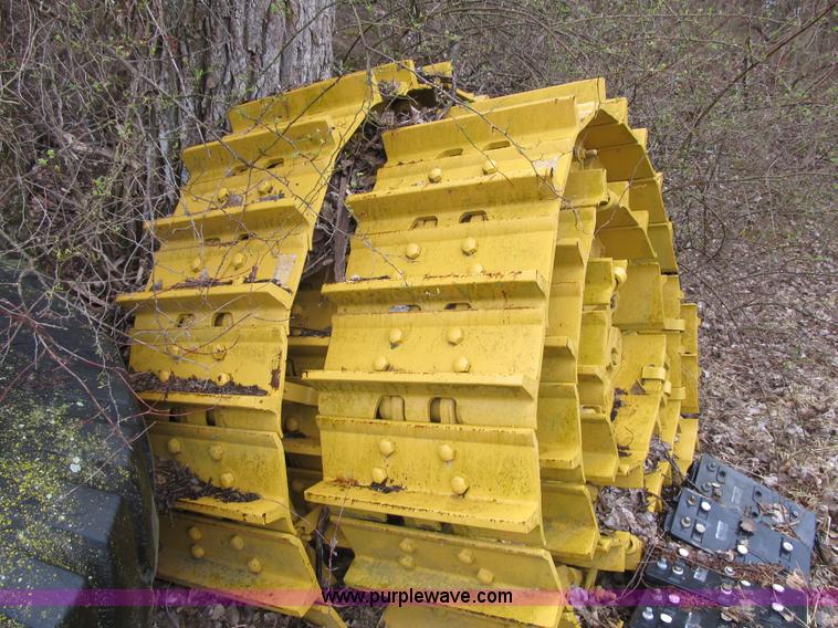 image for item K8833 2000 Caterpillar D9R dozer