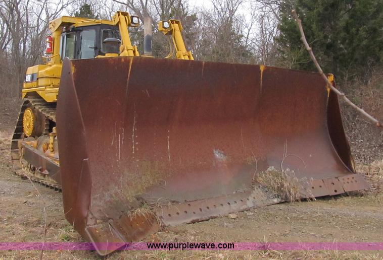 image for item K8834 2000 Caterpillar D9R dozer