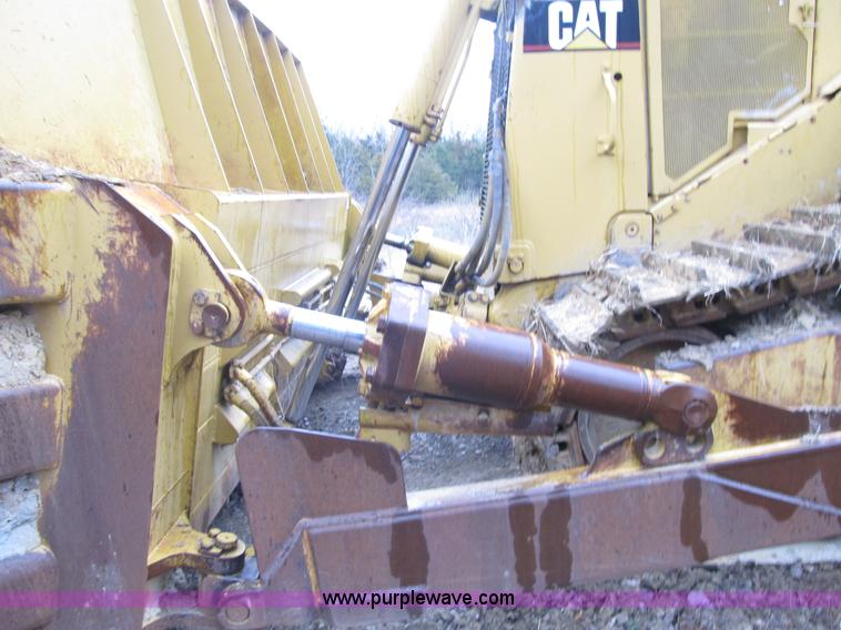 image for item K8834 2000 Caterpillar D9R dozer