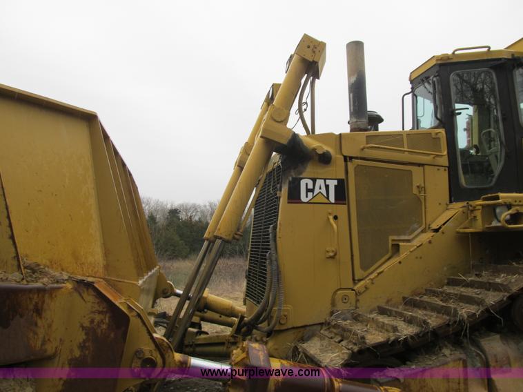 image for item K8834 2000 Caterpillar D9R dozer
