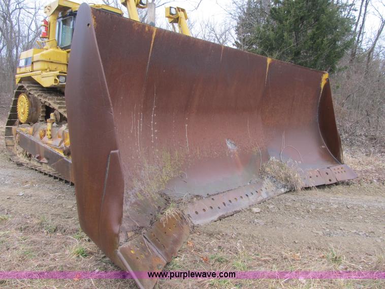 image for item K8834 2000 Caterpillar D9R dozer