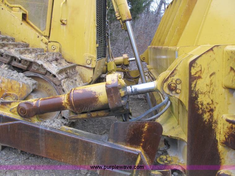 image for item K8834 2000 Caterpillar D9R dozer
