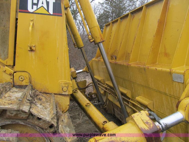 image for item K8834 2000 Caterpillar D9R dozer