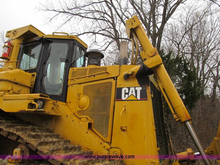 image for item K8834 2000 Caterpillar D9R dozer