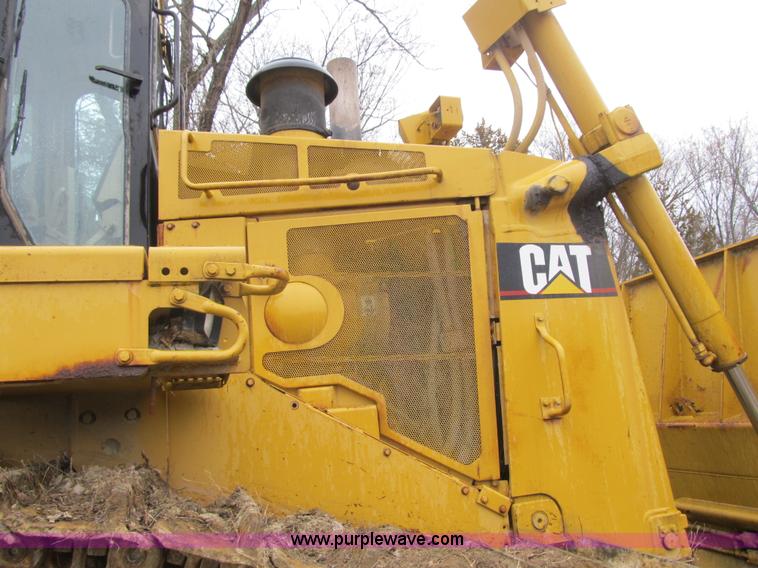 image for item K8834 2000 Caterpillar D9R dozer