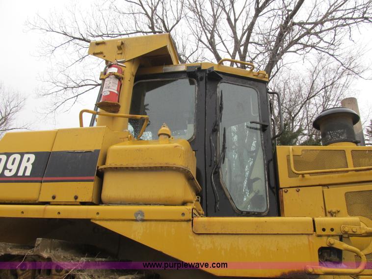 image for item K8834 2000 Caterpillar D9R dozer