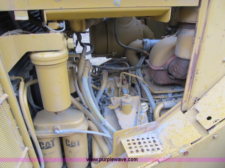 image for item K8834 2000 Caterpillar D9R dozer