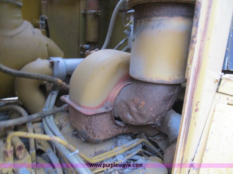 image for item K8834 2000 Caterpillar D9R dozer