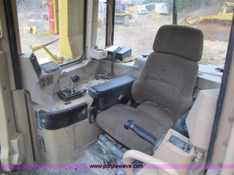 image for item K8834 2000 Caterpillar D9R dozer