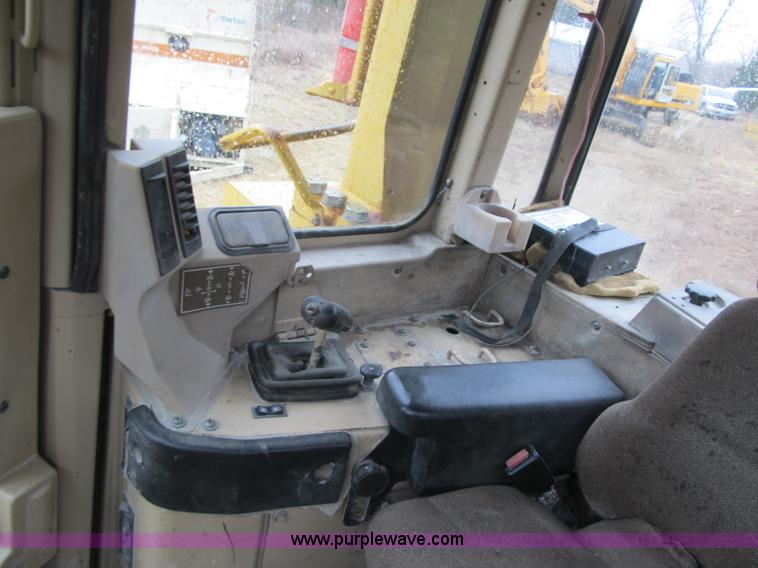 image for item K8834 2000 Caterpillar D9R dozer