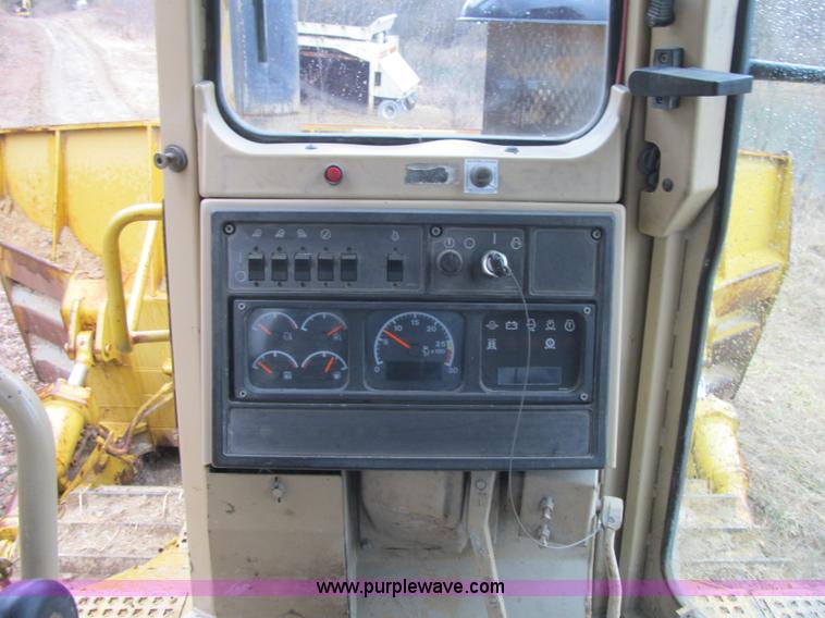 image for item K8834 2000 Caterpillar D9R dozer