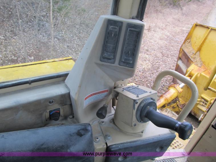 image for item K8834 2000 Caterpillar D9R dozer
