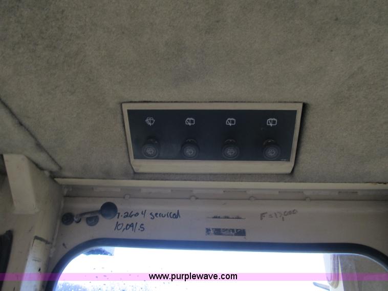 image for item K8834 2000 Caterpillar D9R dozer