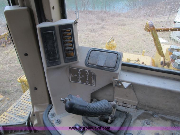 image for item K8834 2000 Caterpillar D9R dozer
