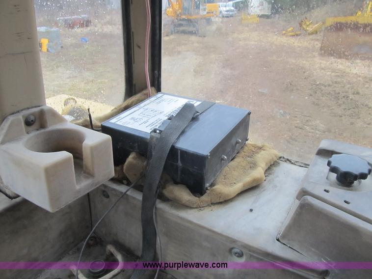 image for item K8834 2000 Caterpillar D9R dozer