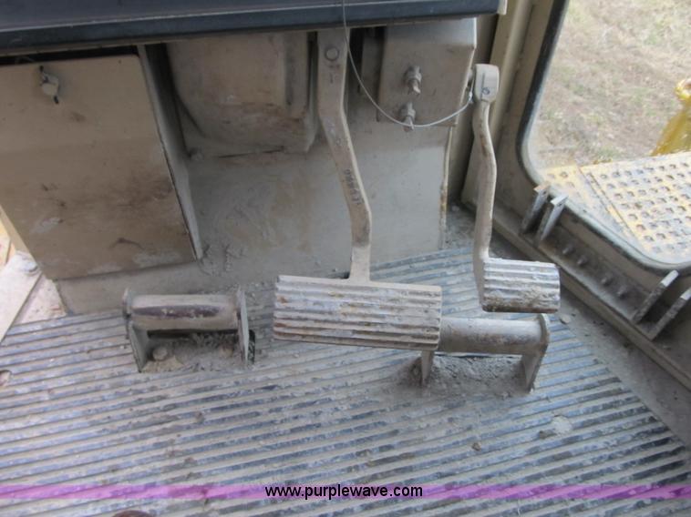 image for item K8834 2000 Caterpillar D9R dozer