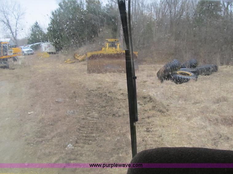 image for item K8834 2000 Caterpillar D9R dozer