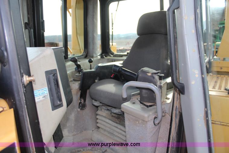 image for item K8839 2001 Caterpillar D8R Series II dozer