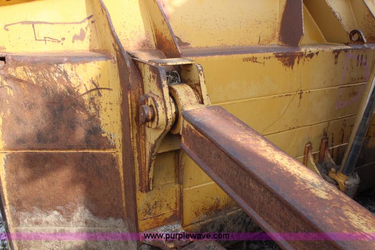 image for item K8839 2001 Caterpillar D8R Series II dozer