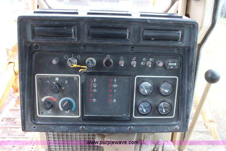 image for item K8944 1998 Caterpillar D8R dozer