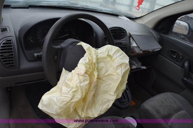 image for item E6257 2003 Saturn Vue