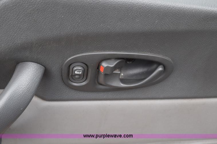 image for item E6257 2003 Saturn Vue