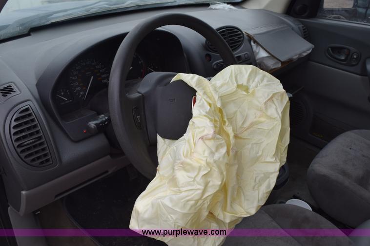 image for item E6257 2003 Saturn Vue