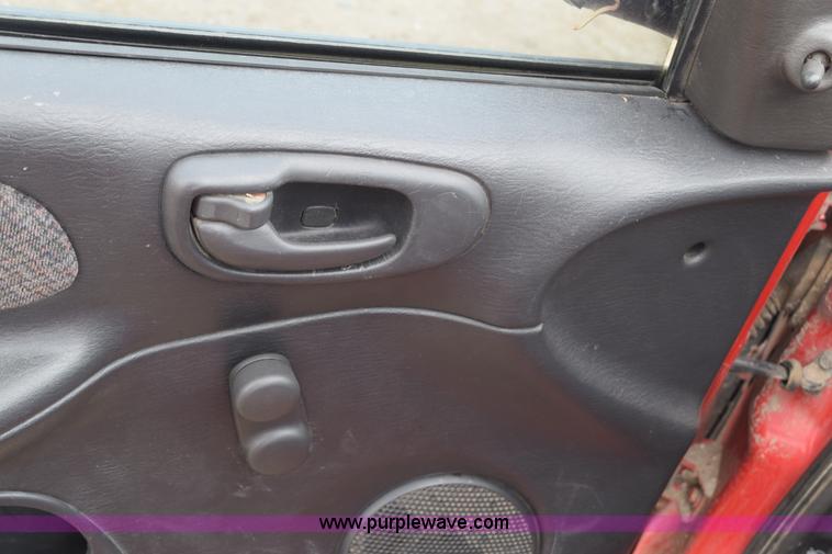 image for item E6259 2000 Dodge Neon