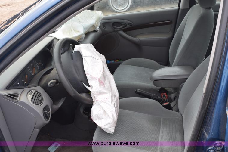 image for item E6260 2000 Ford Focus