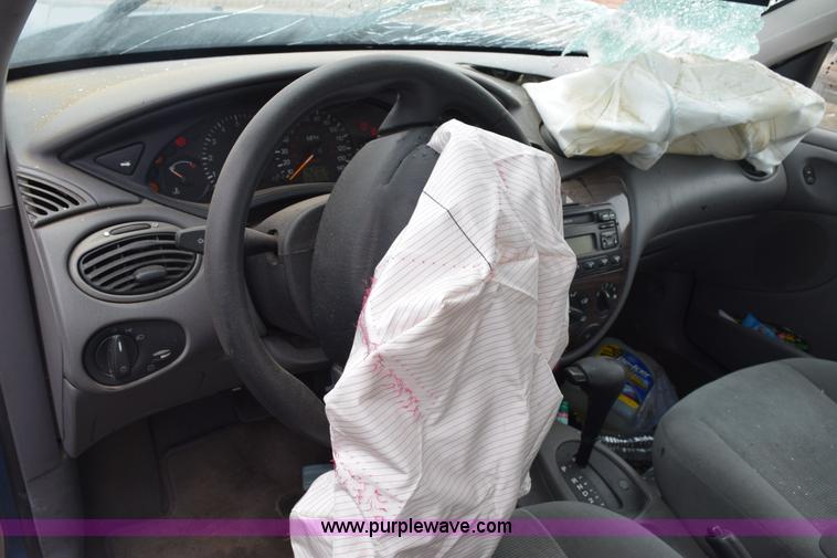 image for item E6260 2000 Ford Focus
