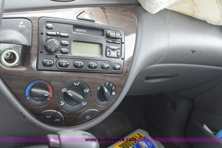 image for item E6260 2000 Ford Focus