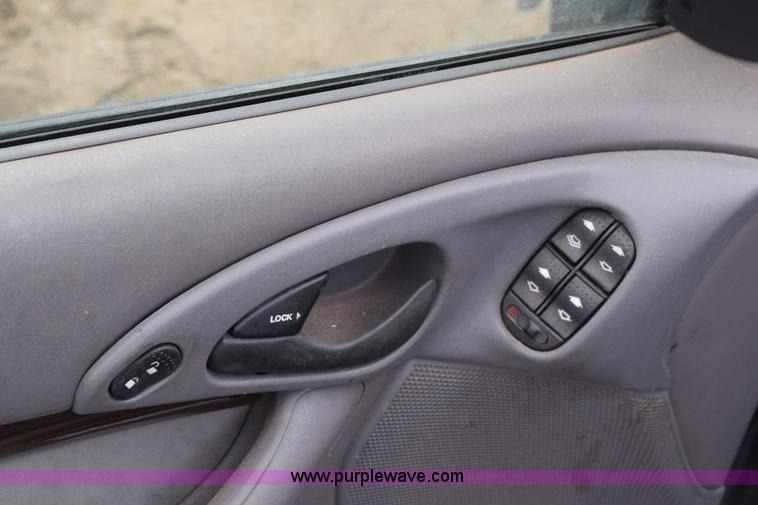 image for item E6260 2000 Ford Focus