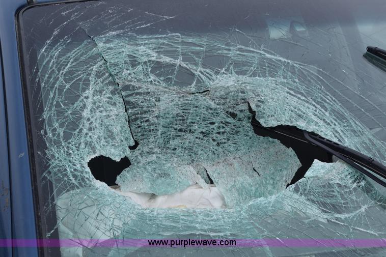 image for item E6260 2000 Ford Focus