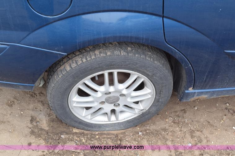 image for item E6260 2000 Ford Focus