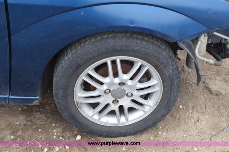 image for item E6260 2000 Ford Focus