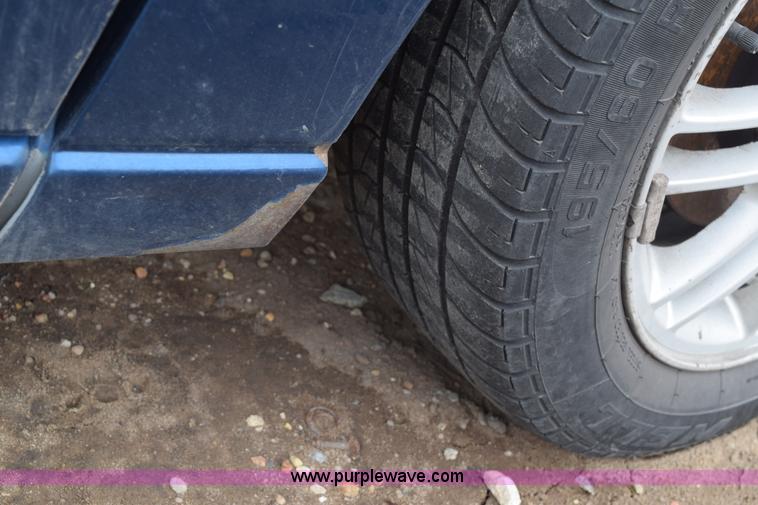 image for item E6260 2000 Ford Focus