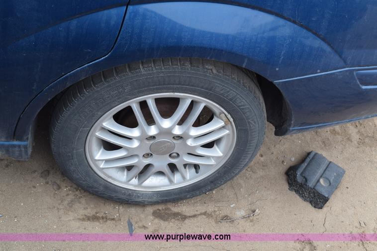 image for item E6260 2000 Ford Focus