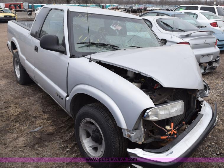 image for item E6261 1994 Chevrolet S10 pickup truck
