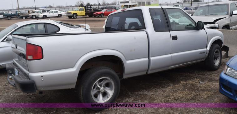 image for item E6261 1994 Chevrolet S10 pickup truck